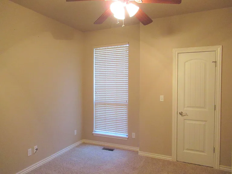 3341 Heritage Green Cir — Photo 33