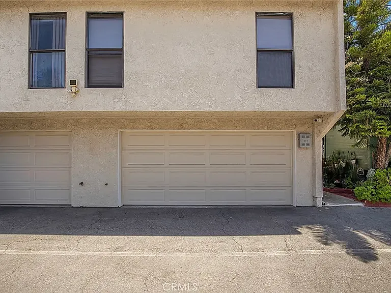 11107 Arminta St — Photo 14