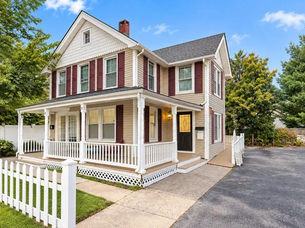 21 Carleton Avenue, East Islip, NY 11730