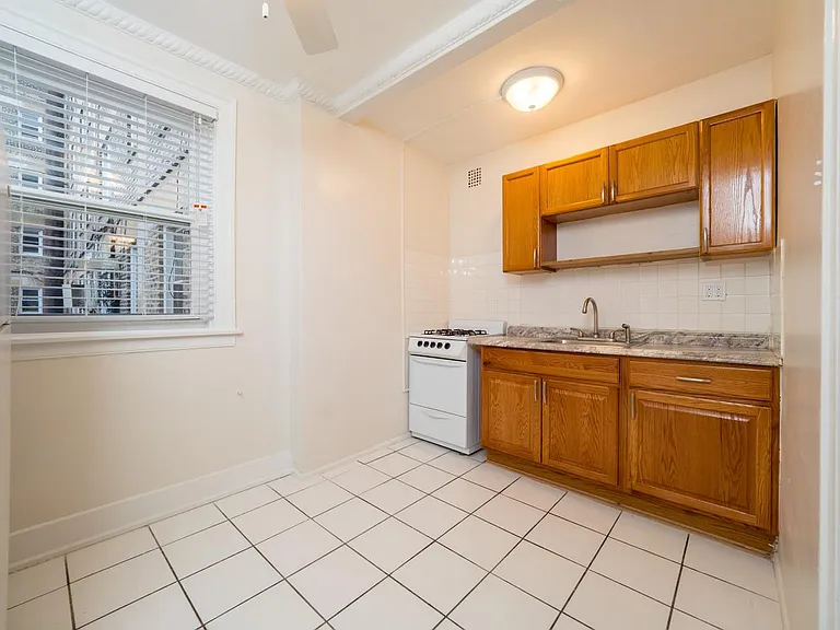 1412 W Chase Ave — Photo 15