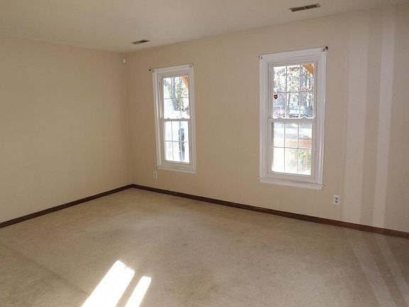 LR: 15'x11'6" All Upgraded Vinyl Double Paned Windows