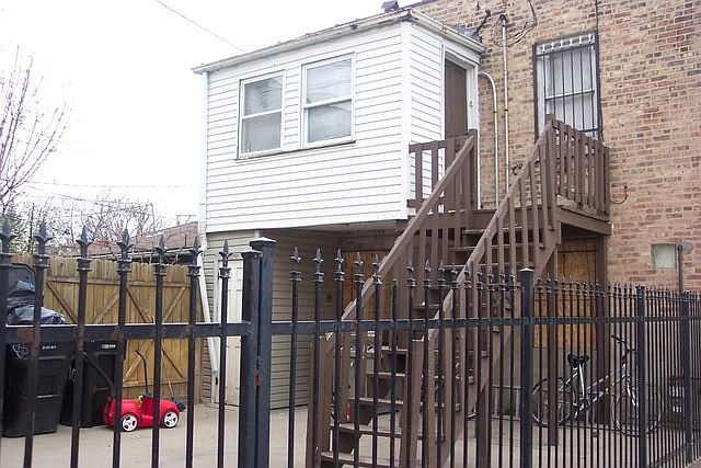 2nd image of 3400 W Chicago Ave