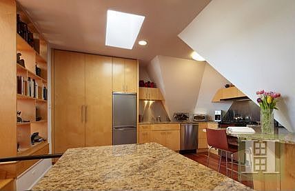 5th image of 301 W 89th St APT 15
