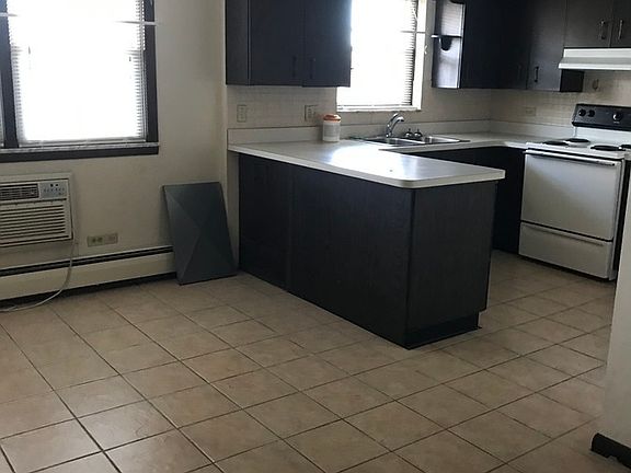 5th image of 2651 Burr Oak Ave APT 3J