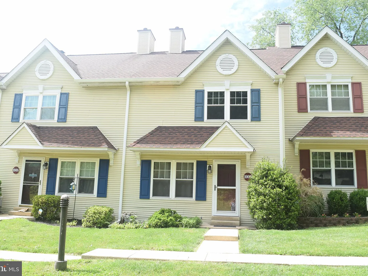 3 bed, 2.5 bath, 2028 sqft, $2,950 — Photo 1