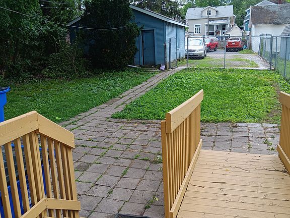 3rd image of 639 Ross Ave