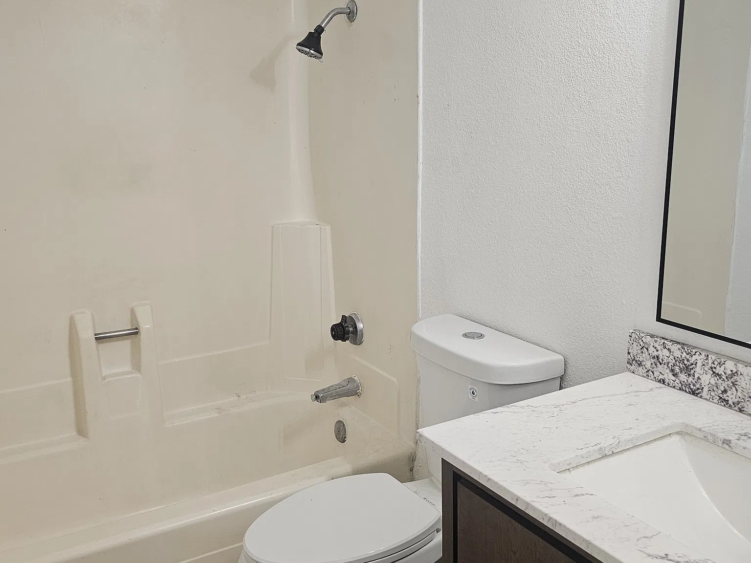 2 bed, 950 sqft, $2,170 — Photo 4