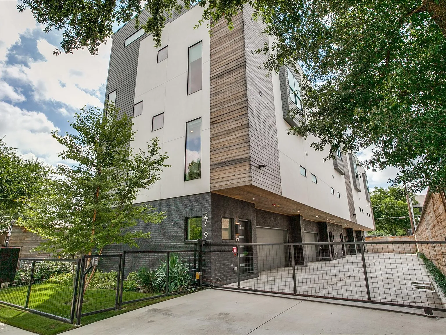 2 bed, 2238 sqft, $4,500 — Photo 2