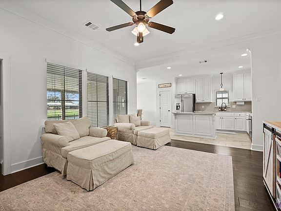 5th image of 43333 Pond View Dr