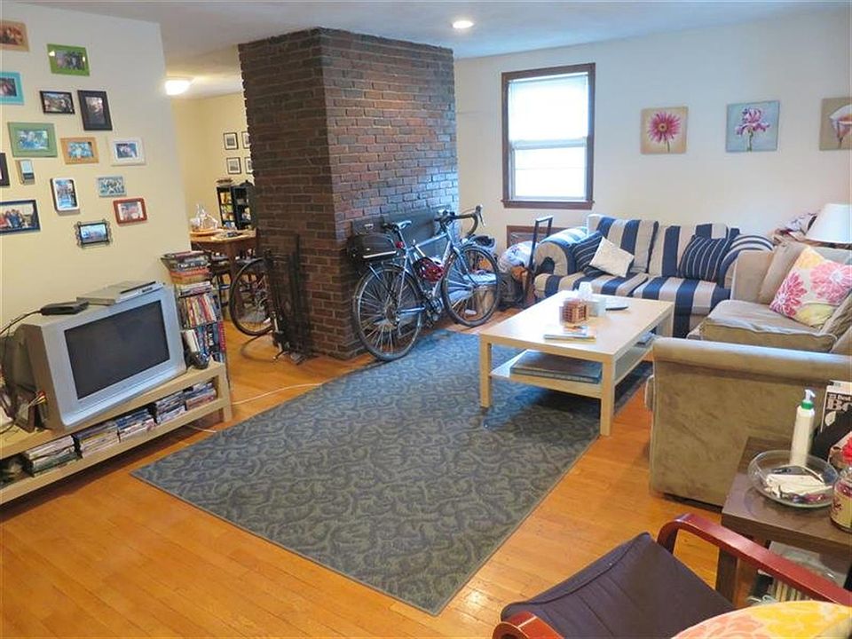 2nd image of 159 Albion St #2
