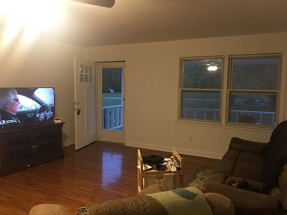 4th image of 212 Lake Ct
