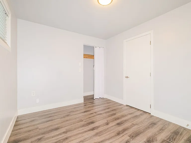 931 N 104th St — Photo 30