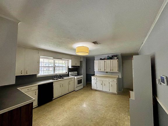 5th image of 140 Gill Rd