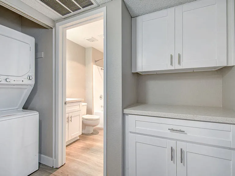 La Jolla Blue Apartments — Photo 18