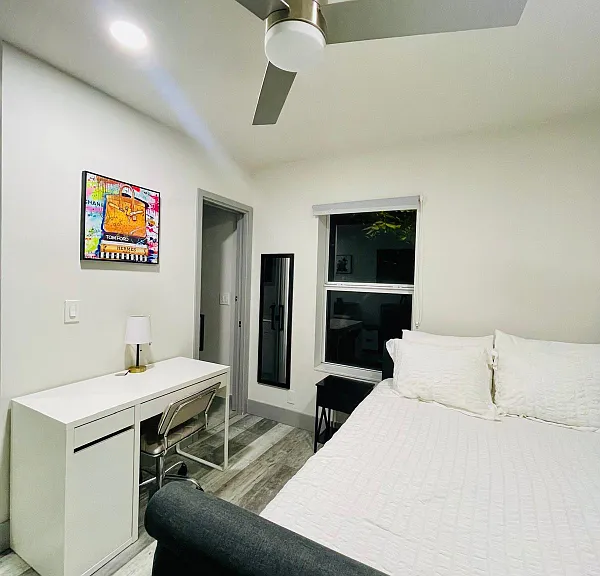 201 NE 28th Ter — Photo 5