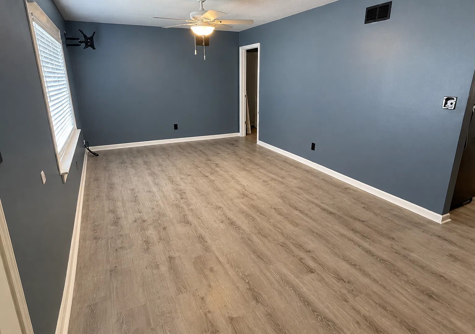 Section 8 Friendly - Spacious 4 Bedroom Home — Photo 2