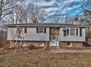 139 Tanbark Ln, Tannersville, PA 18372