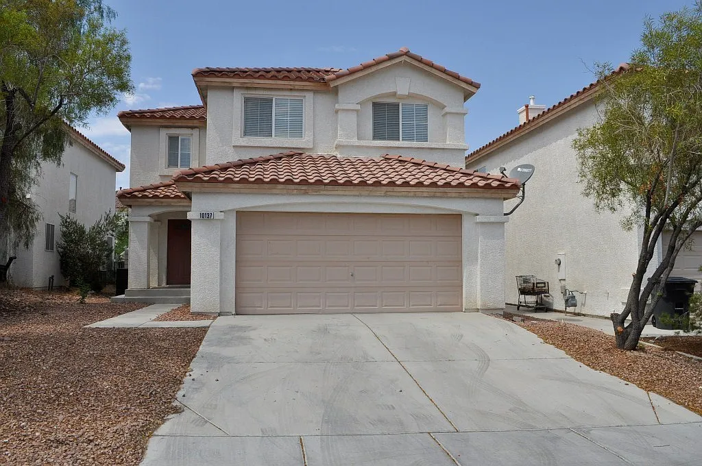 Beautiful Home in Silverado Ranch. — Photo 1