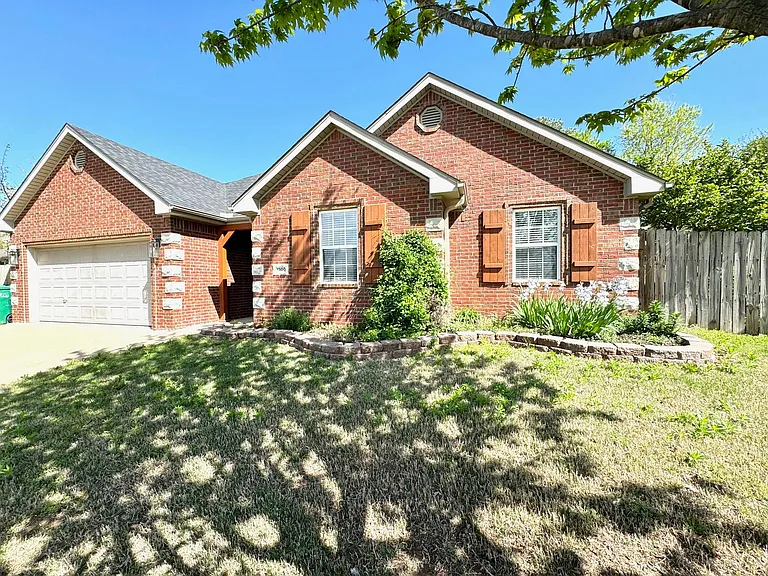 1300 Yorkshire Dr — Photo 21