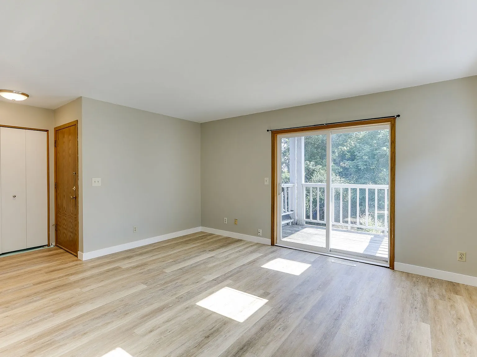 3 bed, 1300 sqft, $1,975 — Photo 3