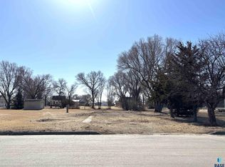 520 W 4th St, Miller, SD 57362