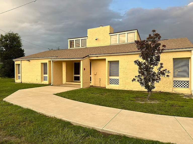IDIAN RIDGE CLUB HOUSE.