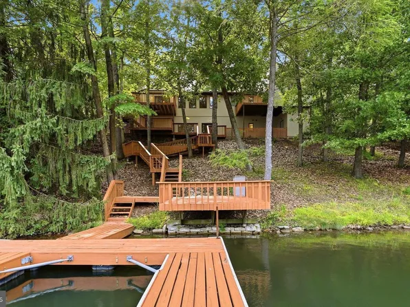 1003 Lakeview Dr, Cross Junction, VA 22625