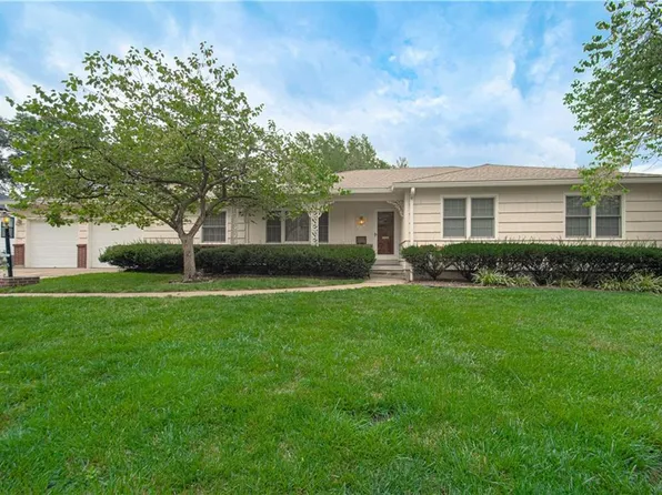 9525 Buena Vista St, Overland Park, KS 66207