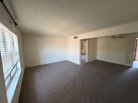 4th image of 5819 Sandhurst Ln #C