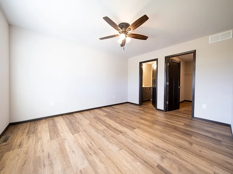 568 4th Circle Dr SE — Photo 7