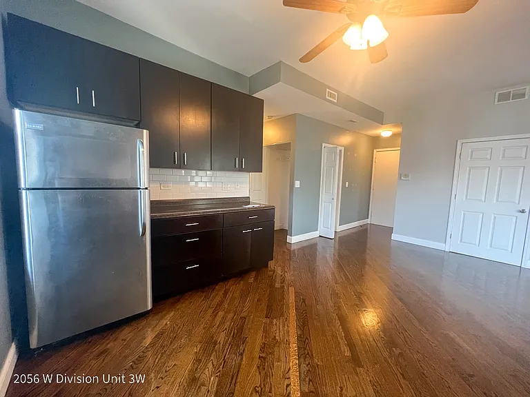 2056 W Division St — Photo 4