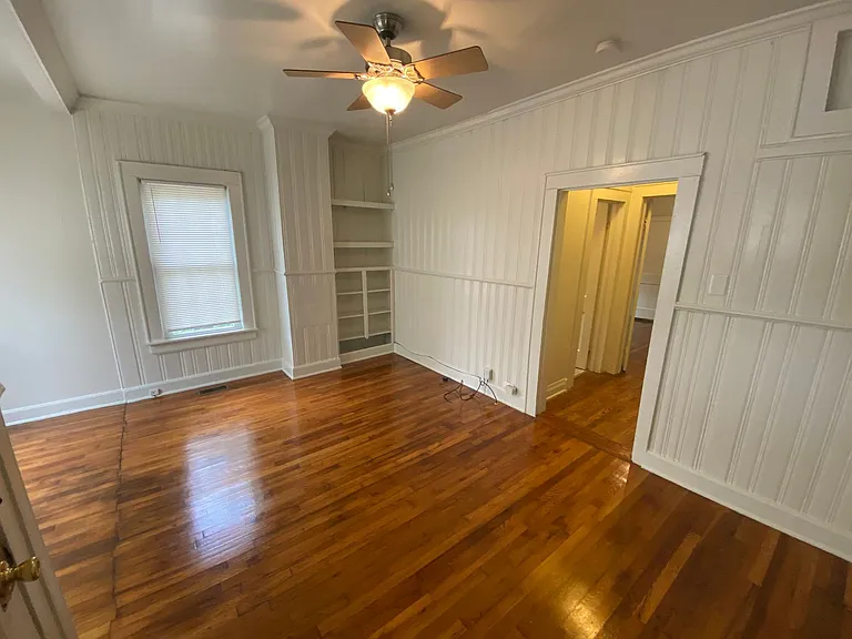 813 W Knox St #A — Photo 2