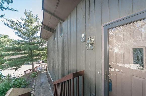 1st image of 317 Hickory Blf #317