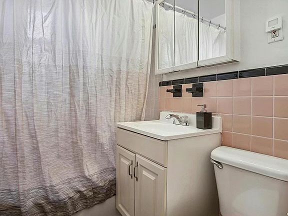4th image of 163-82 17th Ave #4109