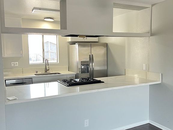 3rd image of 755 Gaviota Ave APT 7