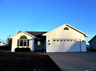 286 Goldenrod Dr, Omro, WI 54963