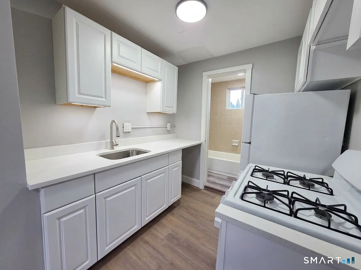 3 bed, 1.0 bath, 970 sqft, $1,550 — Photo 4