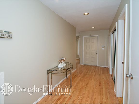 3rd image of 73 Hunt Dr