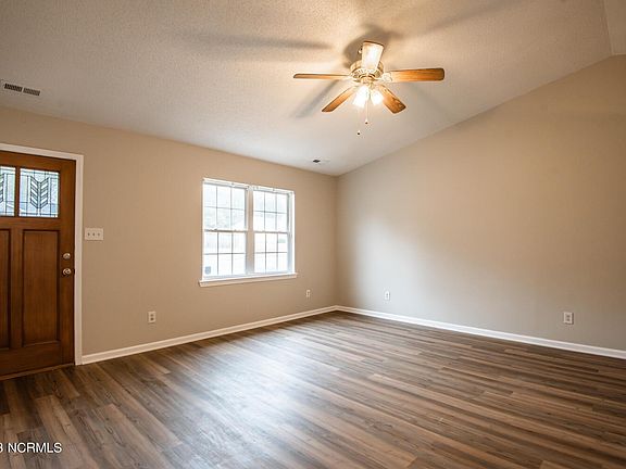 4th image of 1047 Shirley Dr