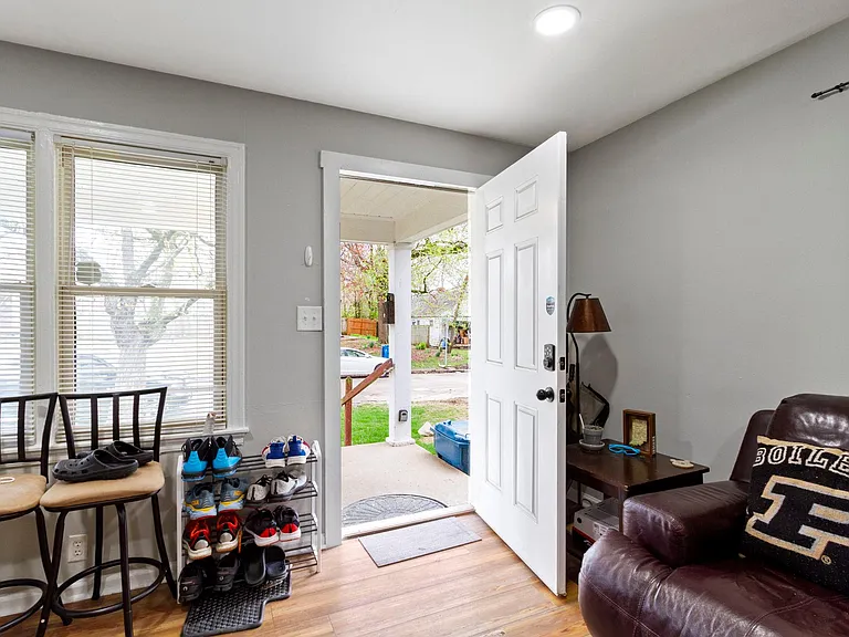 4354 Crittenden Ave — Photo 10