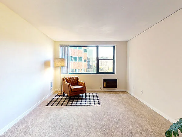 Essex House — Photo 17