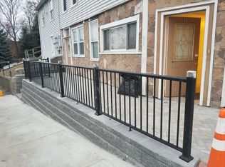 82 Water St APT 5, Clinton, MA 01510