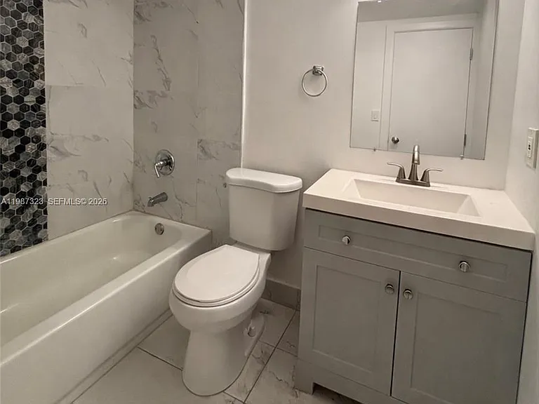 550 SW 2nd Ave #1210 — Photo 10