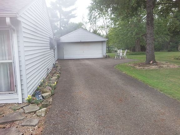 3rd image of 1880 Hillsdale Dr