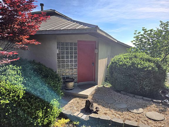 3rd image of 1028 Pin Oak Dr