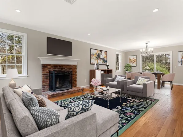 15 Ledgewood Dr, Bridgewater, MA 02324
