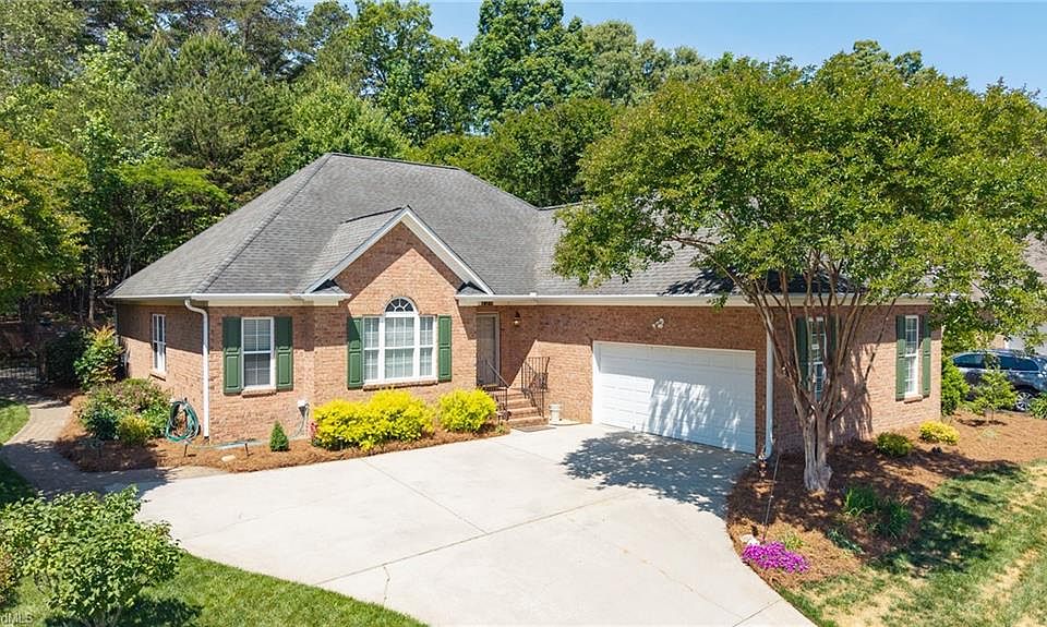 1st image of 128 Oakmont Dr