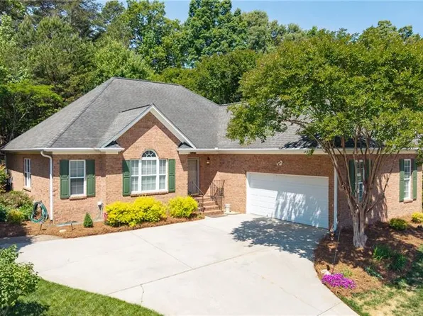128 Oakmont Dr, Kernersville, NC 27284