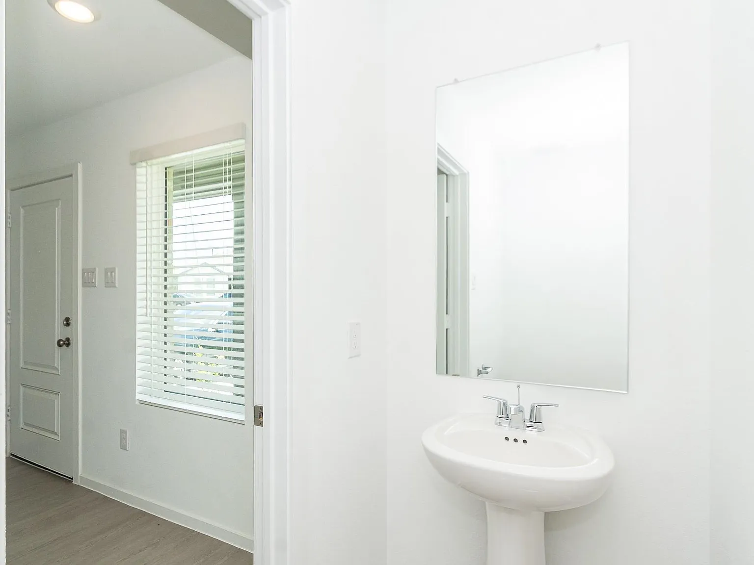 4 bed, 2.5 bath, 1922 sqft, $1,900 — Photo 4