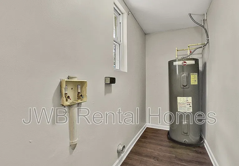 141 W 43rd St — Photo 12